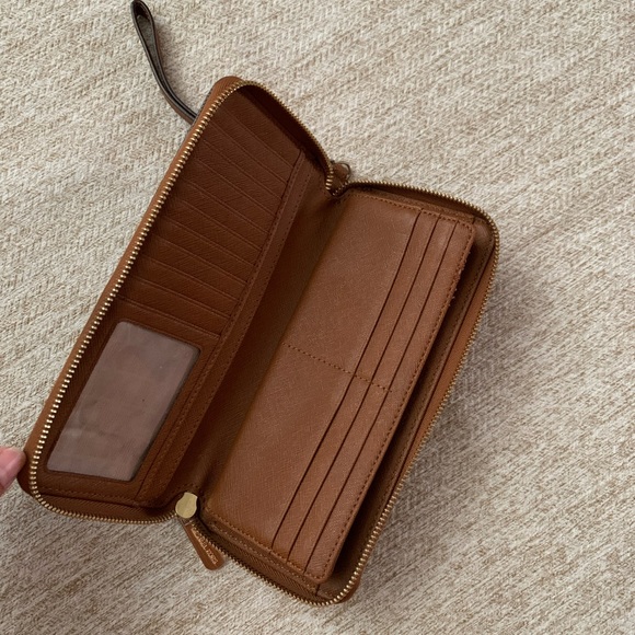 Michael Kors Leather Continental Wristlet - Picture 4 of 9